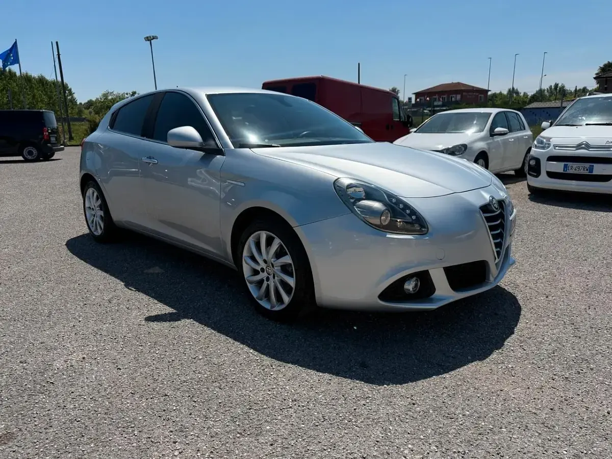 Usata Alfa Romeo Giulietta Exclusive 105 CV (77 kW) 2015 Argento Utilitaria