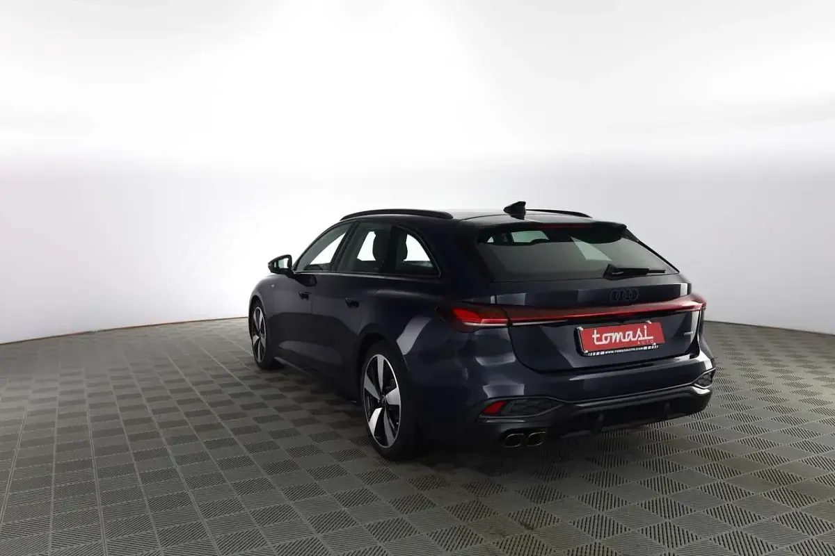 Käytetty Audi A5 S-Line 204 HP (150 kW) 2025 Sininen Farmari