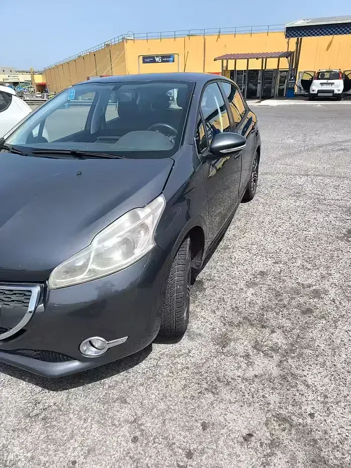 Usata Peugeot 208 82 CV (60 kW) 2015 Grigio Utilitaria