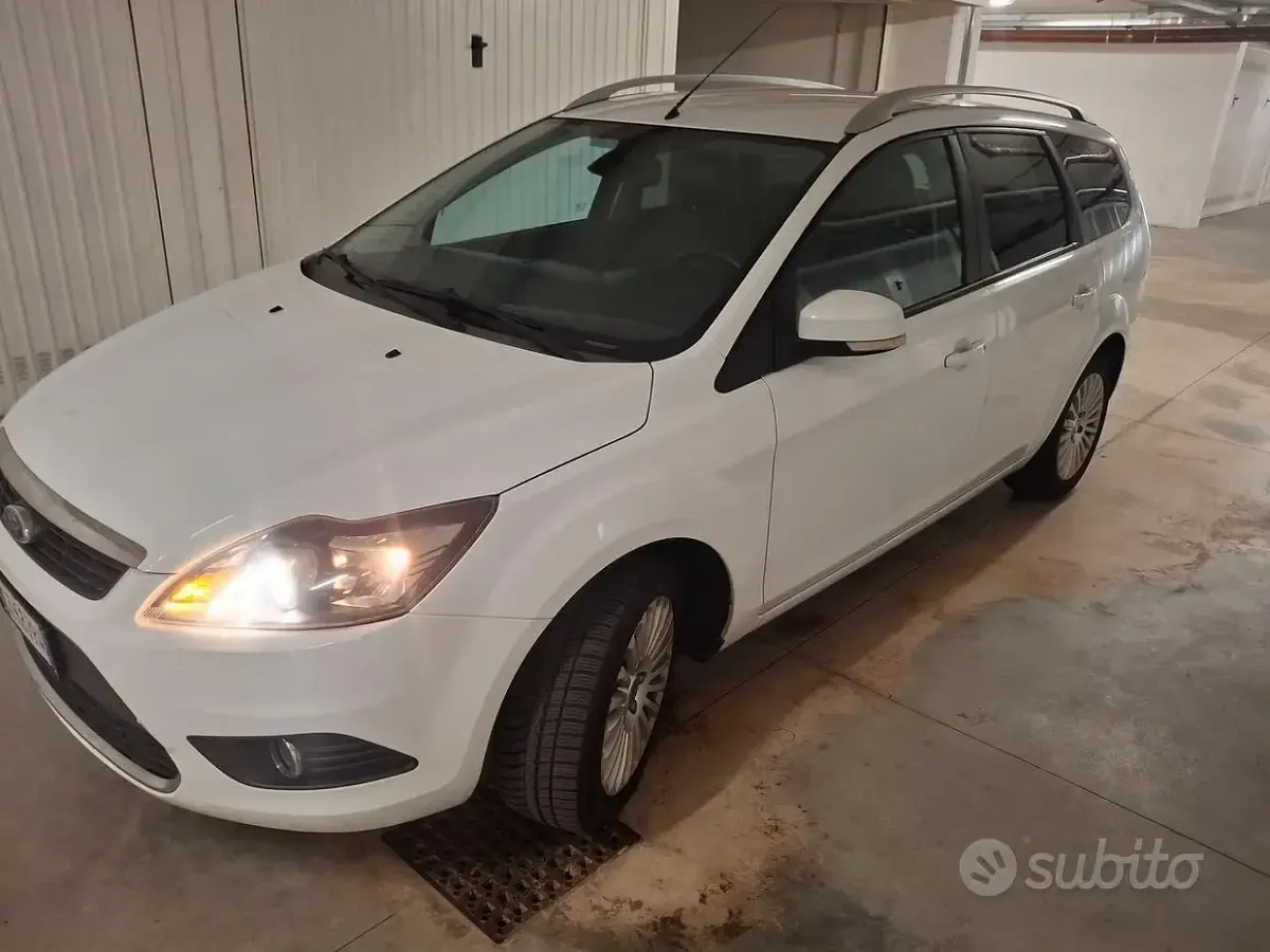 Usata Ford Focus 109 CV (80 kW) 2009 Bianco Station wagon