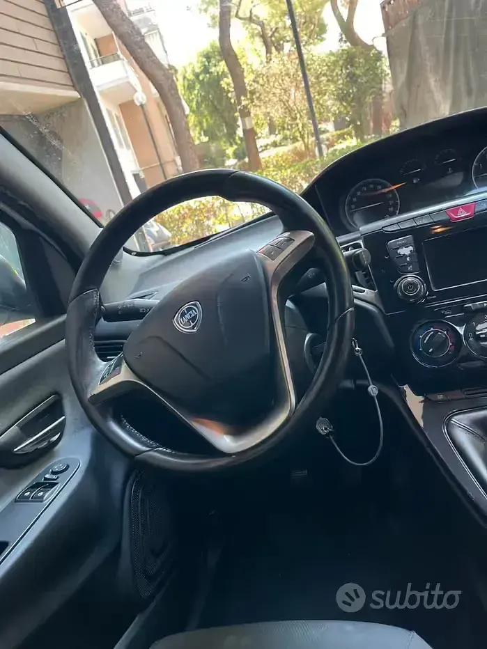 Usata Lancia Ypsilon 69 CV (50 kW) 2018 Bianco Utilitaria