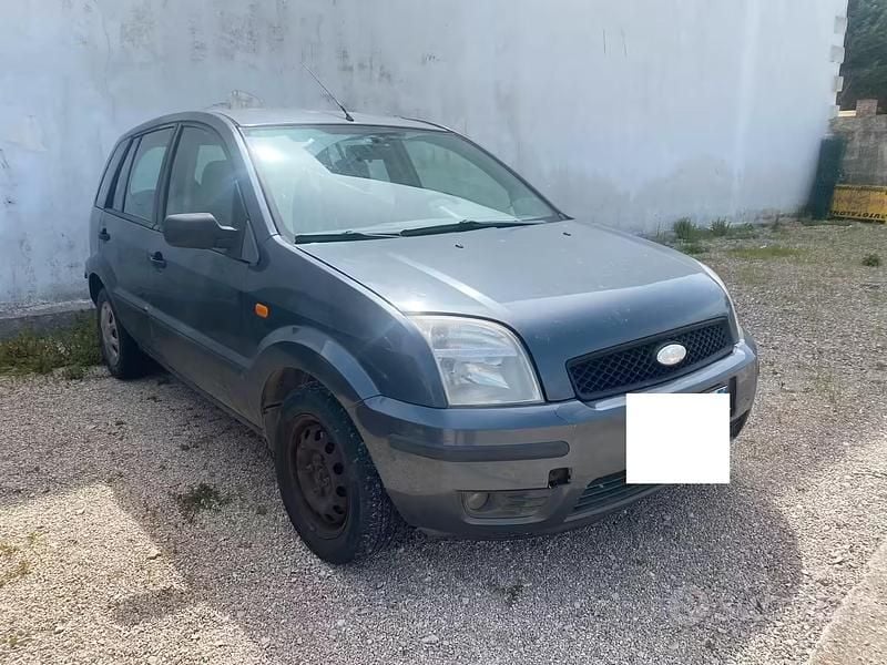 Usata Ford Fusion 68 CV (50 kW) 2002 Grigio Utilitaria