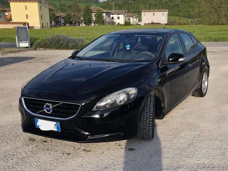 Usata Volvo V40 Kinetic 114 CV (83 kW) 2013 Nero Berlina