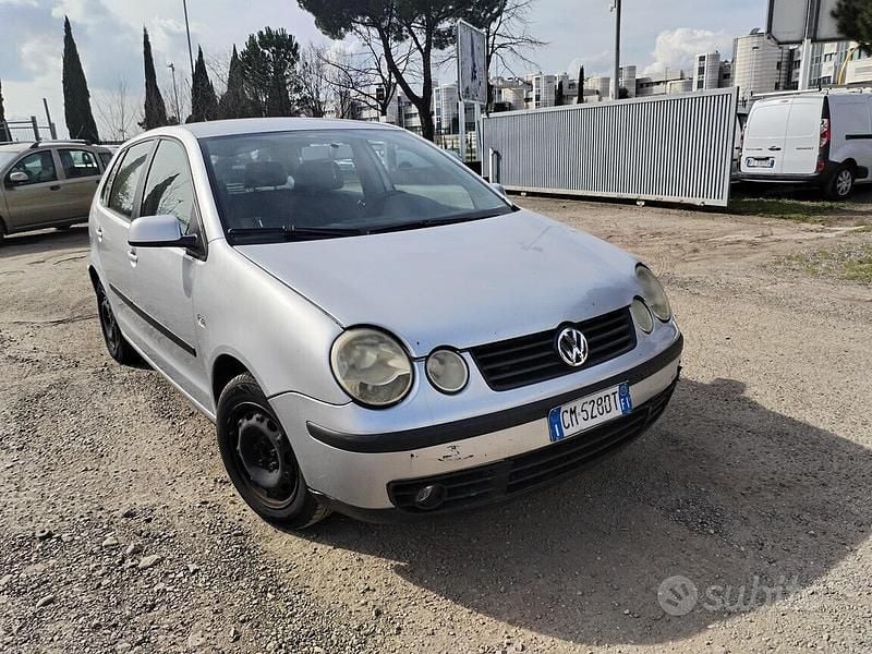 Usata VW Polo Comfortline 75 CV (55 kW) 2004 Grigio Utilitaria