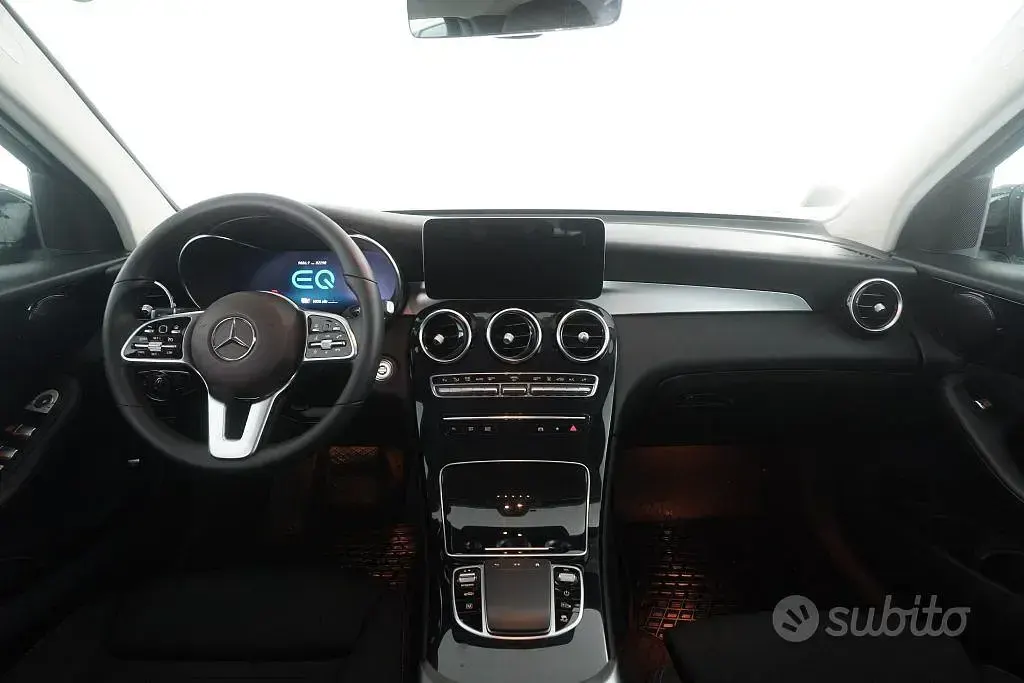 Gebraucht Mercedes GLC300e Premium 194 PS (142 kW) 2022 Schwarz SUV