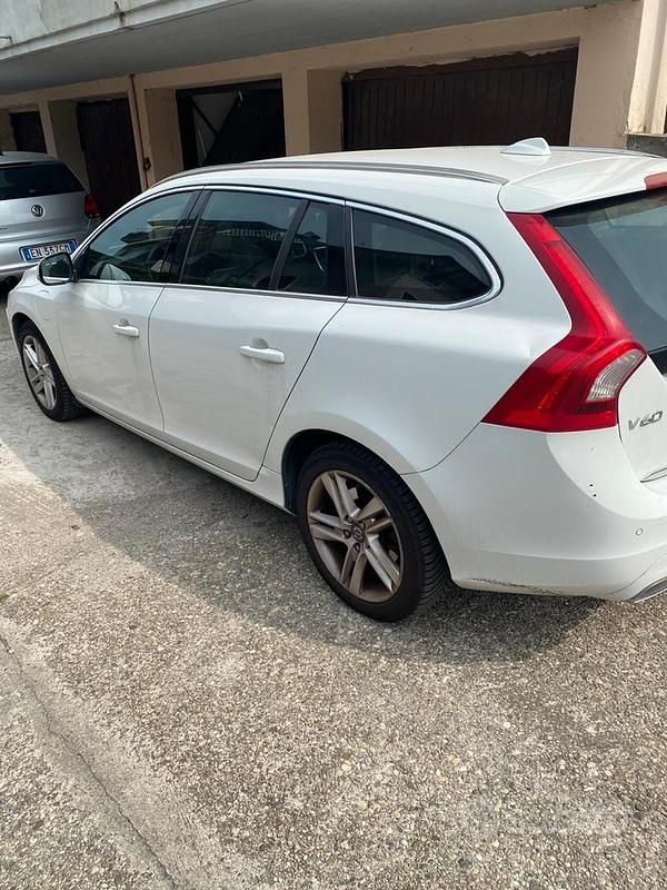 Usata Volvo V60 215 CV (158 kW) 2014 Bianco Station wagon