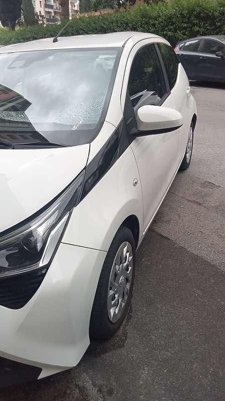 Begagnad Toyota Aygo 72 HK (52 kW) 2019 Vit Halvkombi
