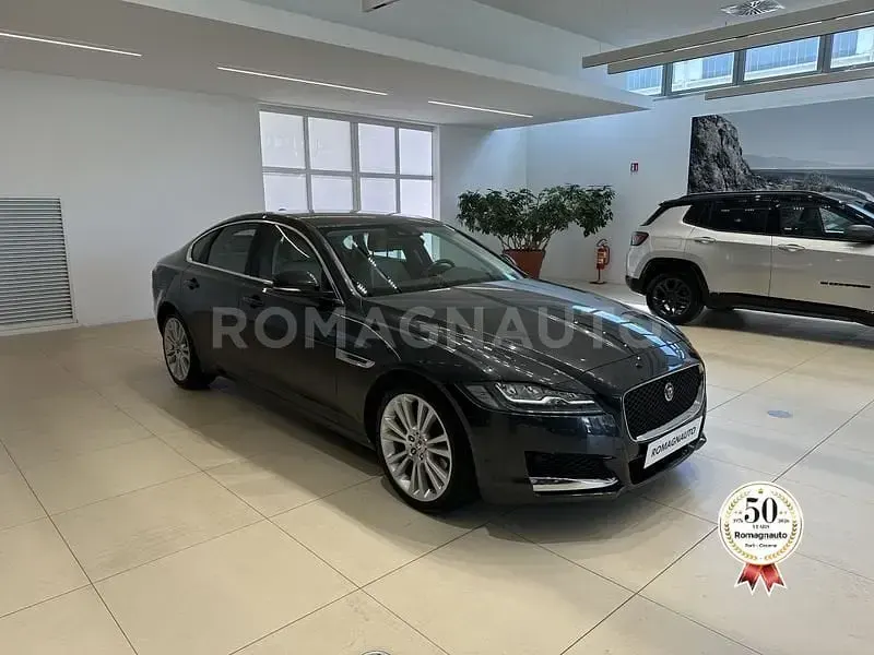 Usata Jaguar XF Business Edition 179 CV (131 kW) 2016 Grigio Berlina