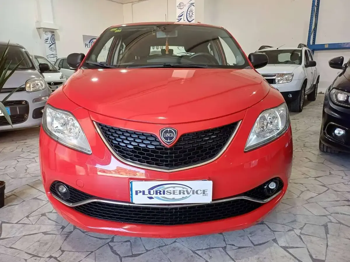 Usata Lancia Ypsilon Gold 69 CV (50 kW) 2017 Rosso Utilitaria