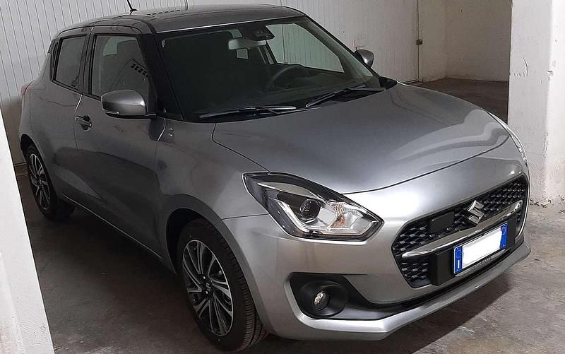 Usata Suzuki Swift 83 CV (61 kW) 2023 Argento Berlina