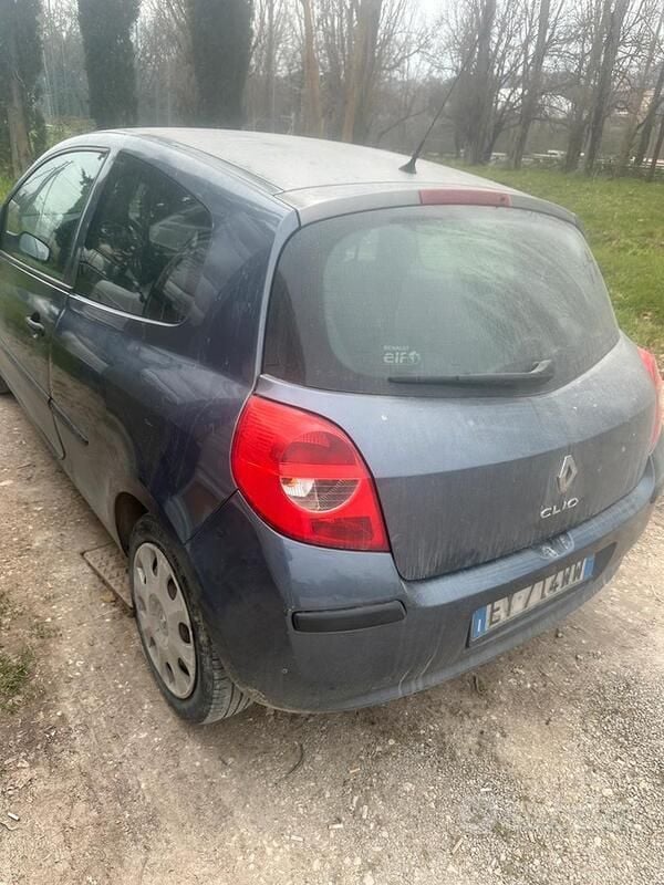 Usata Renault Clio II 54 CV (39 kW) 2010 Blu Utilitaria