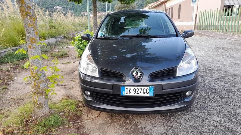 Usata Renault Clio II 85 CV (62 kW) 2007 Nero Berlina