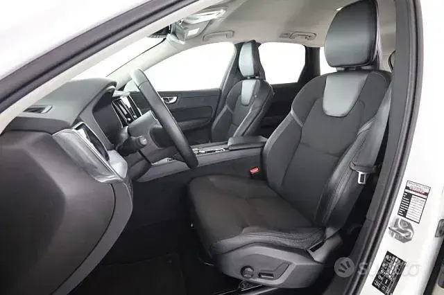Usata Volvo XC60 Momentum 197 CV (144 kW) 2021 Bianco SUV
