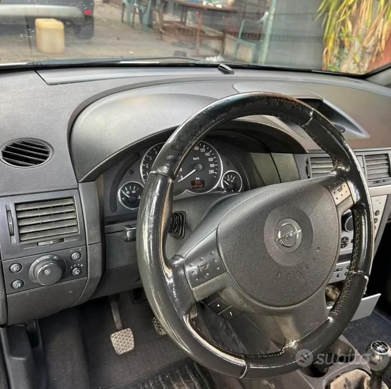 Usata Opel Meriva 110 CV (80 kW) 2005 Grigio Monovolume