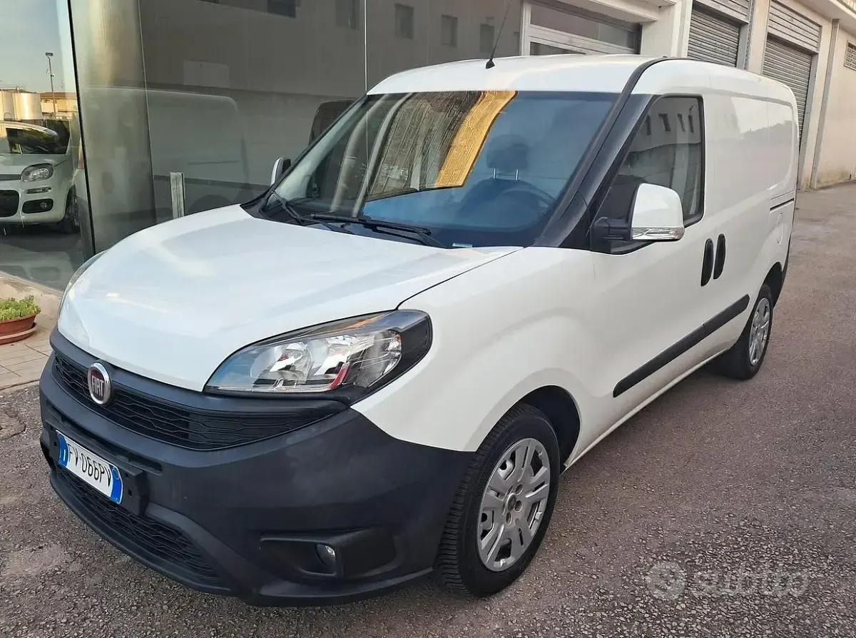 Usata Fiat Doblò 105 CV (77 kW) 2019 Bianco Monovolume