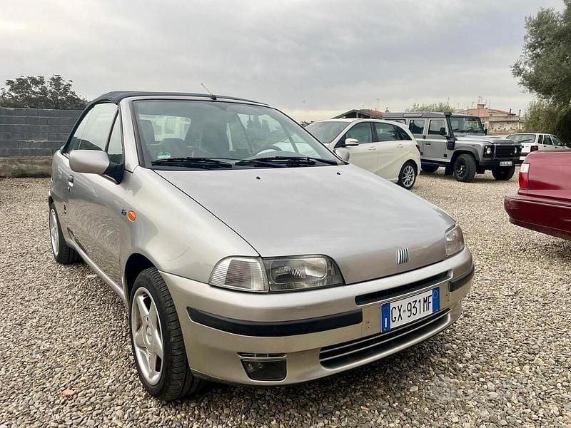 Usata Fiat Punto Cabriolet 85 CV (62 kW) 1999 Grigio Cabrio