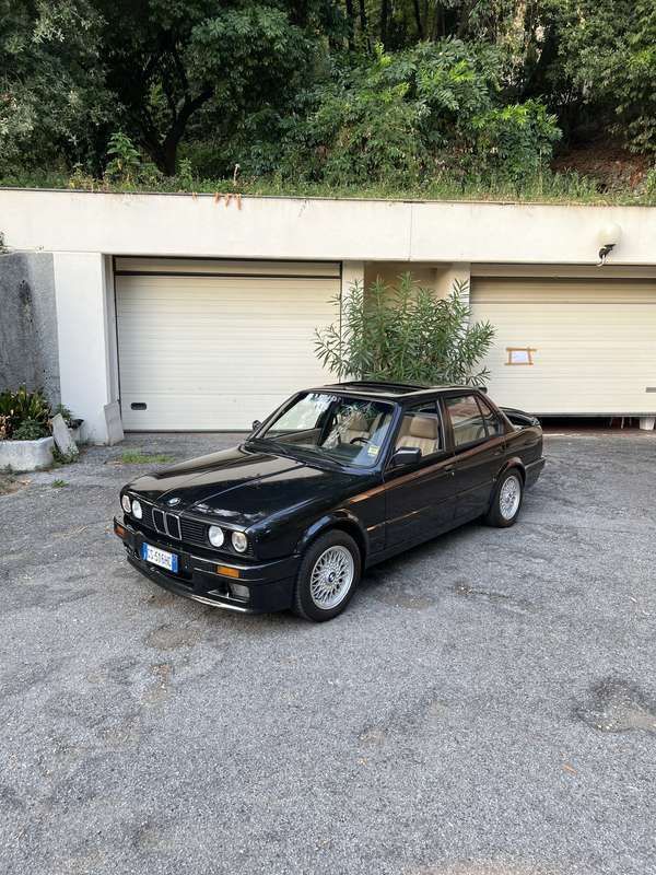 Nero Usata 1988 BMW 325 Efficient Dynamics Berlina | 25.000 € - Immagine 1/4