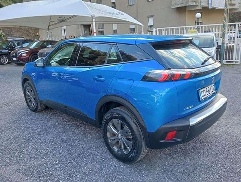 Usata Peugeot 2008 Active 102 CV (75 kW) 2021 Blu/azzurro SUV