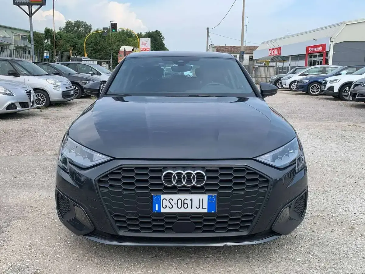 Usata Audi A3 116 CV (85 kW) 2023 Grigio manhattan Berlina