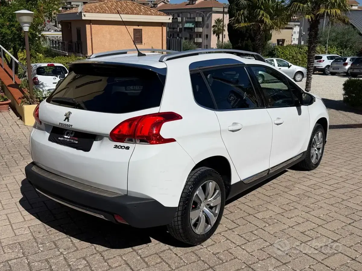 Usata Peugeot 2008 Allure 92 CV (67 kW) 2014 Bianco SUV