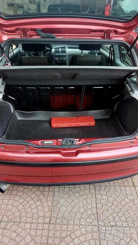 Usata Fiat Punto 133 CV (97 kW) 1994 Rosso Utilitaria