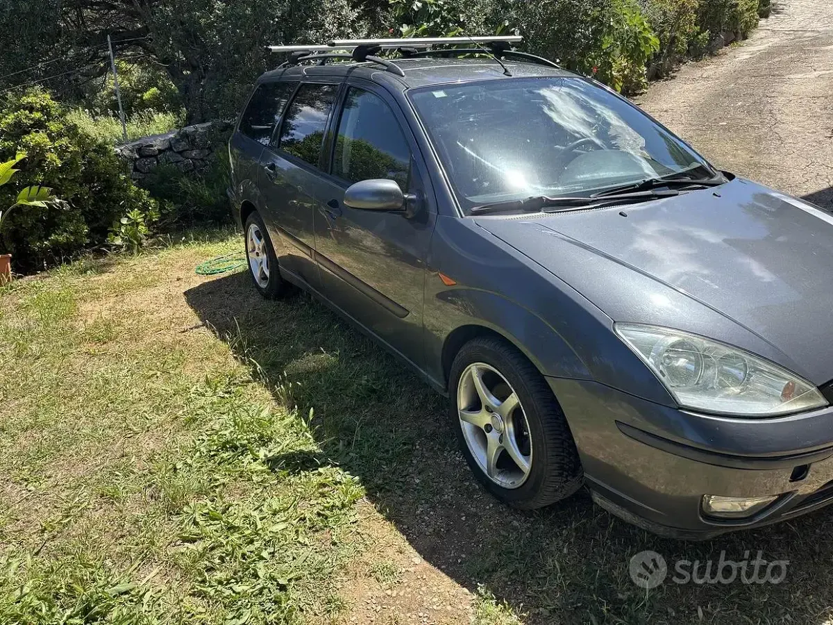 Usata Ford Focus 100 CV (73 kW) 2004 Grigio Station wagon