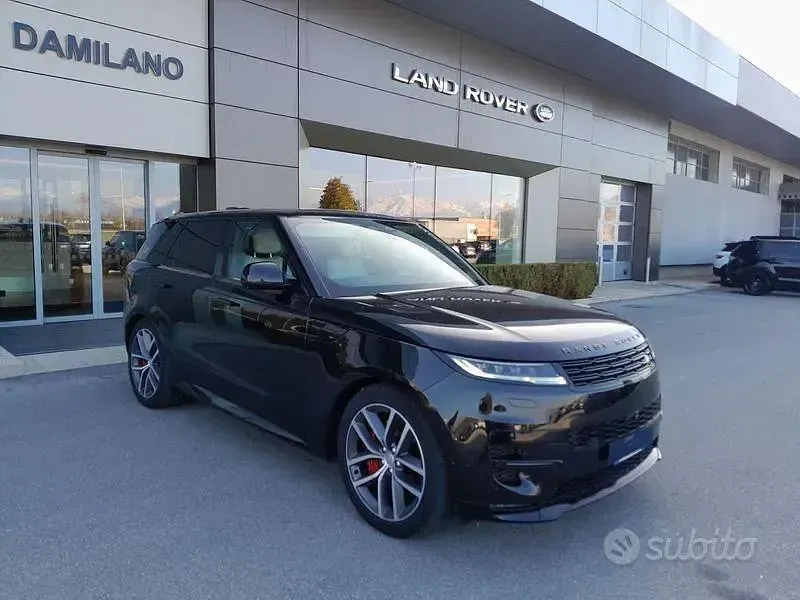 Käytetty Land Rover Range Rover Sport First Edition 530 HP (389 kW) 2023 Musta Katumaasturi