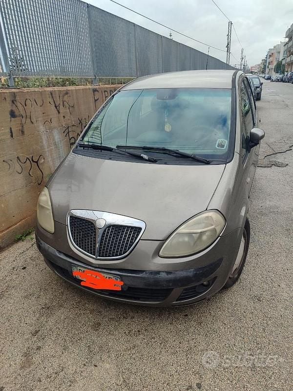 Marrone Usata 2006 Lancia Musa Monovolume | 700 € (Super prezzo) - Immagine 1/4