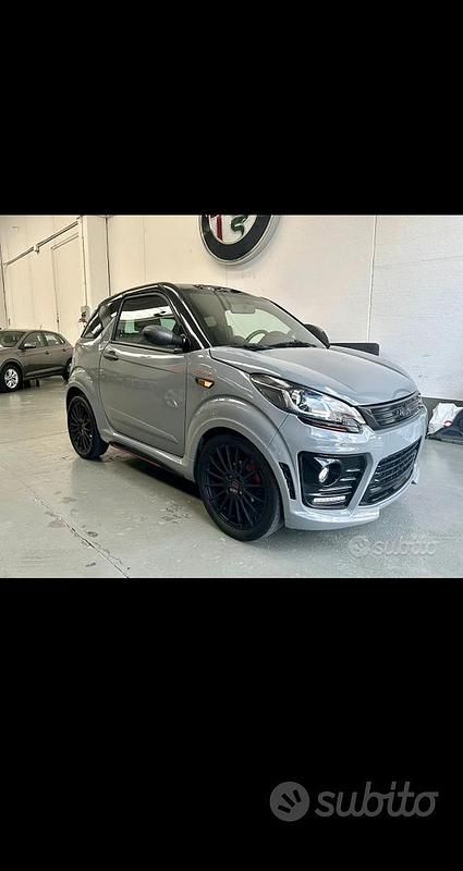 Grigio Usata 2022 Ligier JS50 Due volumi | 11.800 € (Cara) - Immagine 1/4