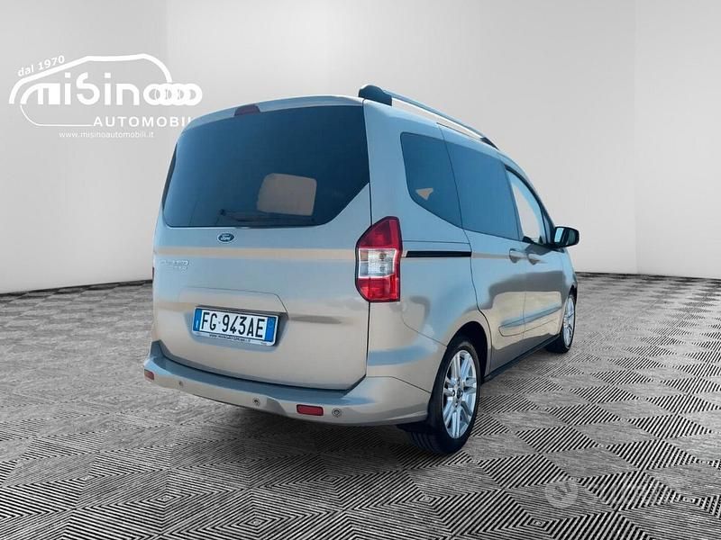 Usata Ford Tourneo Courier Titanium 95 CV (69 kW) 2016 Grigio Monovolume