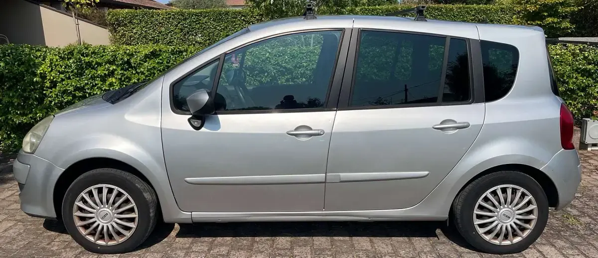 Usata Renault Grand Modus 75 CV (55 kW) 2011 Grigio Monovolume