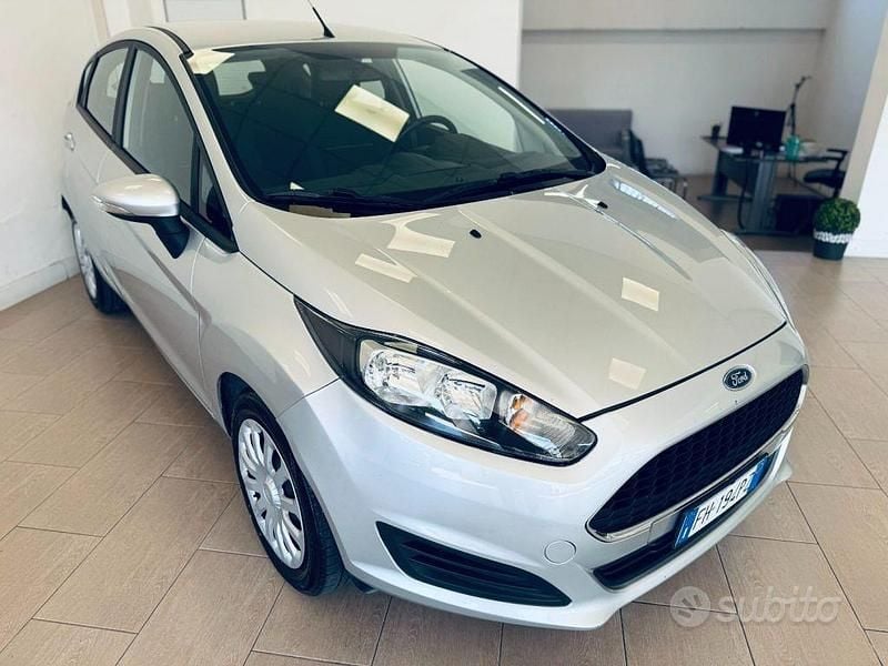 Usata Ford Fiesta 95 CV (69 kW) 2017 Grigio Berlina