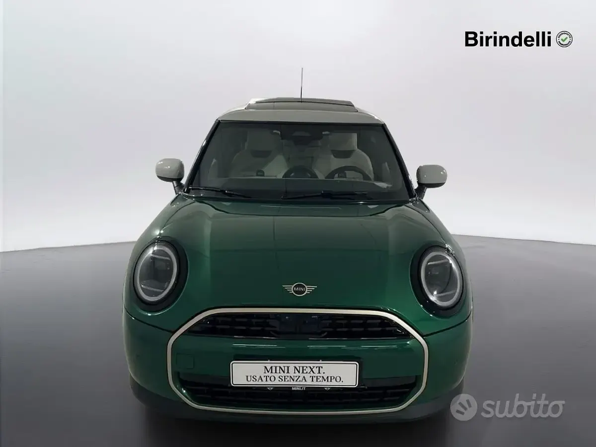 Usata Mini Cooper Favoured 114 kW (156 CV) 2025 British green met Utilitaria