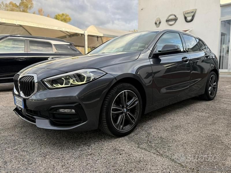 Usata BMW 116 Sport Line 116 CV (85 kW) 2021 Grigio Utilitaria