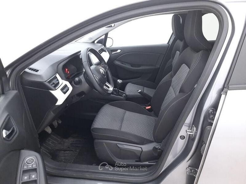 Usado Renault Clio V 101 CV (74 kW) 2023 Gris Berlina