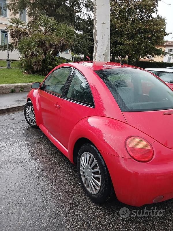 Usata VW New Beetle 2005 Rosso Utilitaria