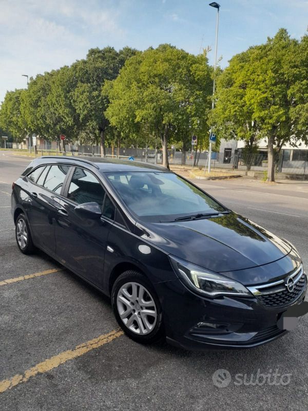 Usata Opel Astra 110 CV (80 kW) 2016 Nero Station wagon