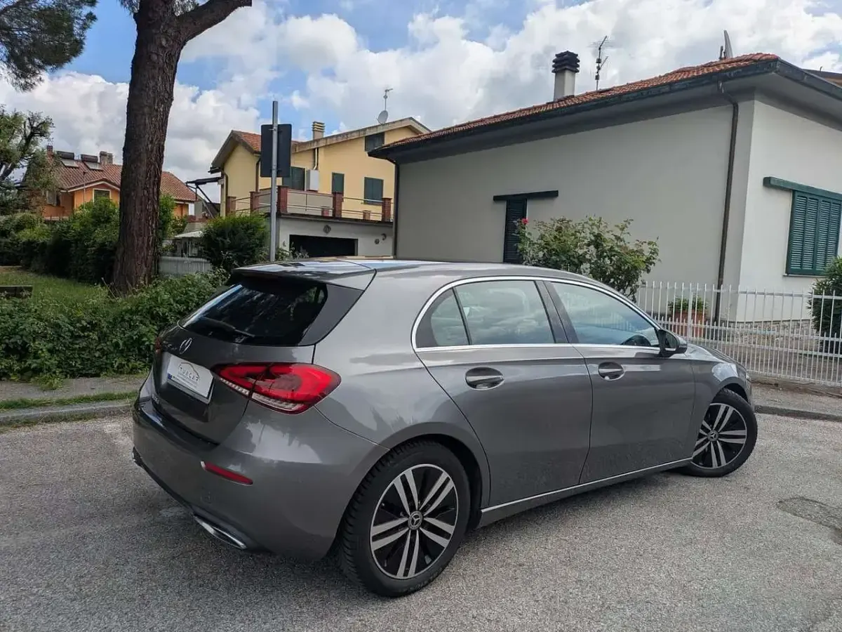 Usata Mercedes CLA180 116 CV (85 kW) 2020 Grigio Berlina