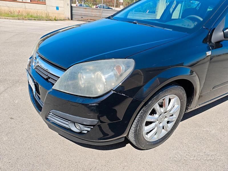 Usata Opel Astra Cosmo 120 CV (88 kW) 2007 Nero Station wagon