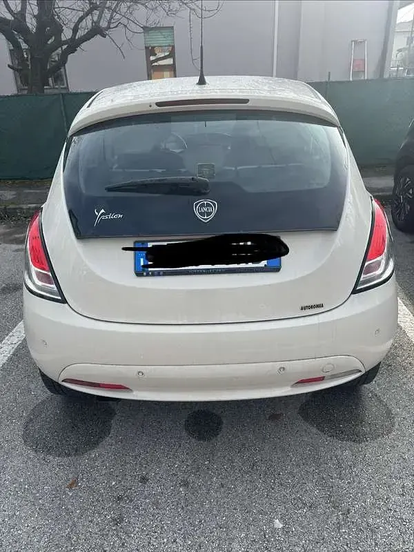 Usata Lancia Ypsilon Silver 69 CV (50 kW) 2016 Utilitaria