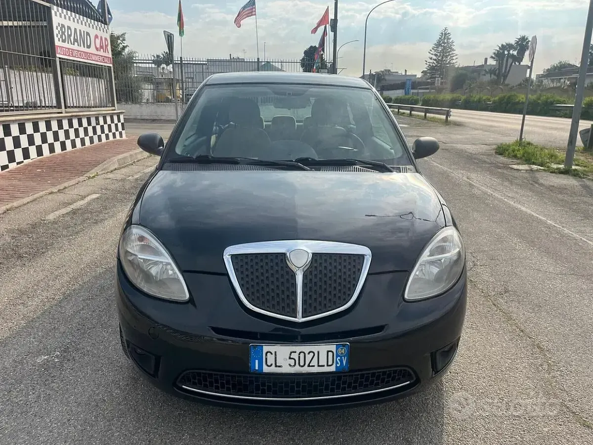 Usata Lancia Ypsilon 69 CV (50 kW) 2004 Nero Utilitaria