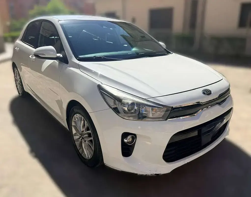 Usata Kia Rio 90 CV (66 kW) 2017 Bianco Berlina