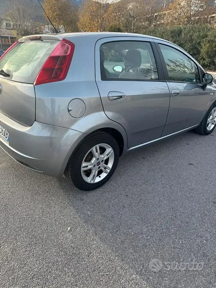 Usata Fiat Grande Punto 75 CV (55 kW) 2007 Grigio Utilitaria