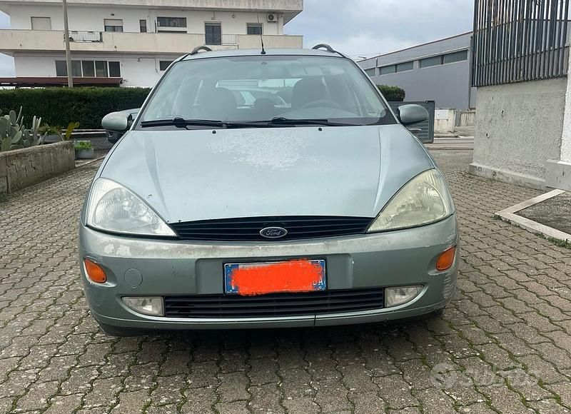 Usata Ford Focus Ambiente 90 CV (66 kW) 2001 Verde Station wagon