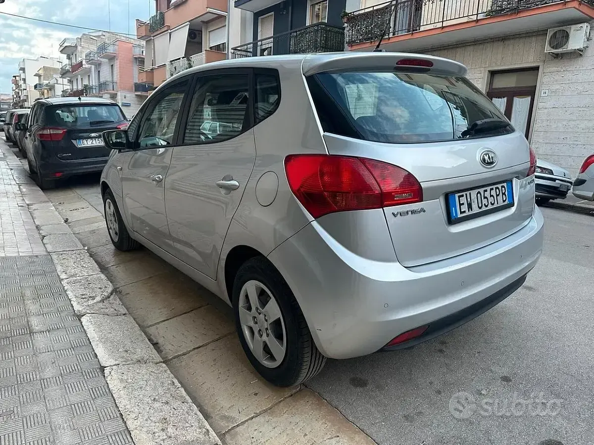 Usata Kia Venga 90 CV (66 kW) 2014 Grigio Utilitaria