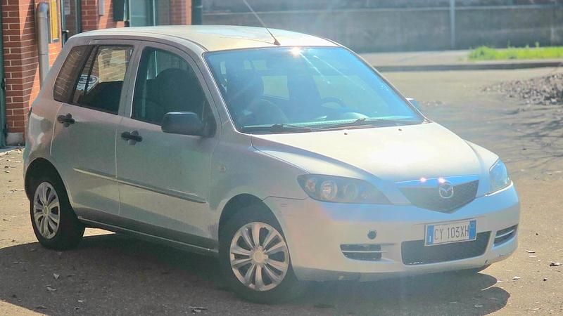 Usata Mazda 2 67 CV (49 kW) 2005 Grigio Utilitaria