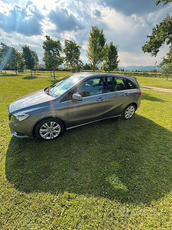 Usata Mercedes B180 109 CV (80 kW) 2014 Utilitaria