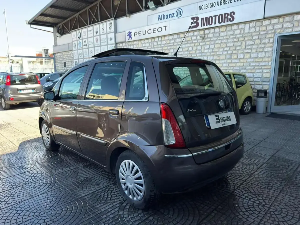 Usata Lancia Musa 90 CV (66 kW) 2010 Bronzo Monovolume