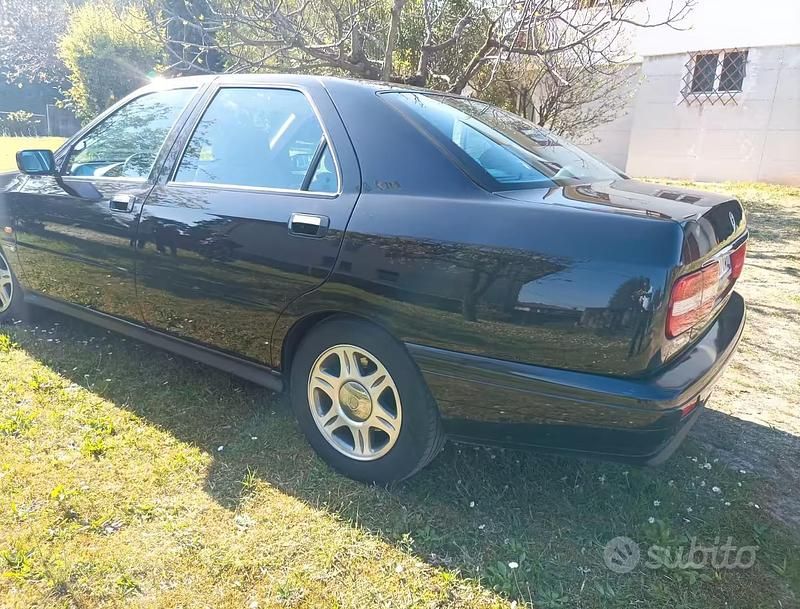 Usado Lancia Kappa 155 CV (114 kW) 2001 Negro Berlina