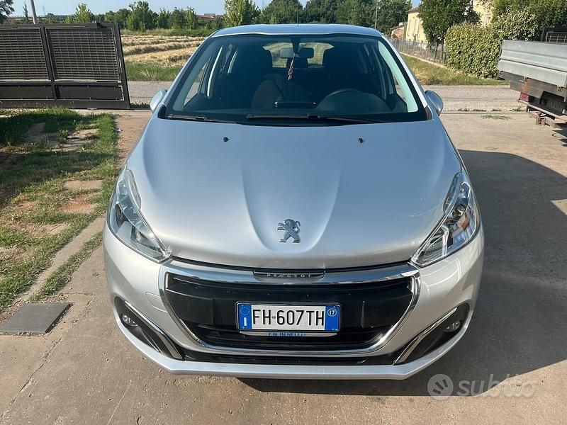 Usata Peugeot 208 68 CV (50 kW) 2017 Grigio Utilitaria